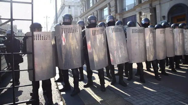Число задержанных во время протестов в Минске возросло до 140