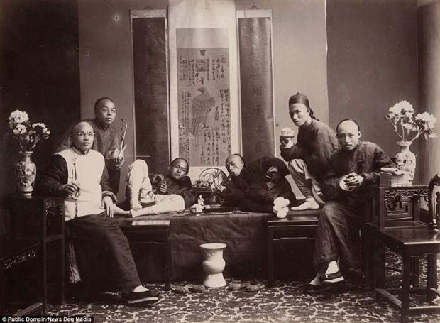 Мужчины за курением опиума, 1880 год Цин, китай, фотография, эпоха