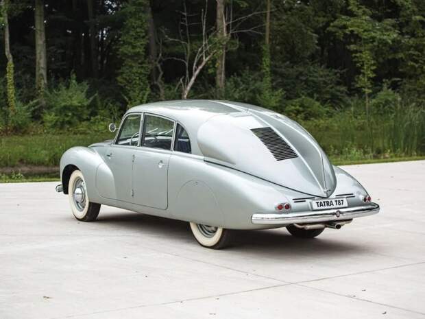 Tatra T87 – автомобиль, который запретили водить нацистам