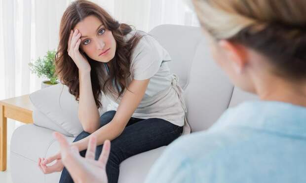 Логорея: как отличить обычную болтливость от симптома нарушений работы мозга