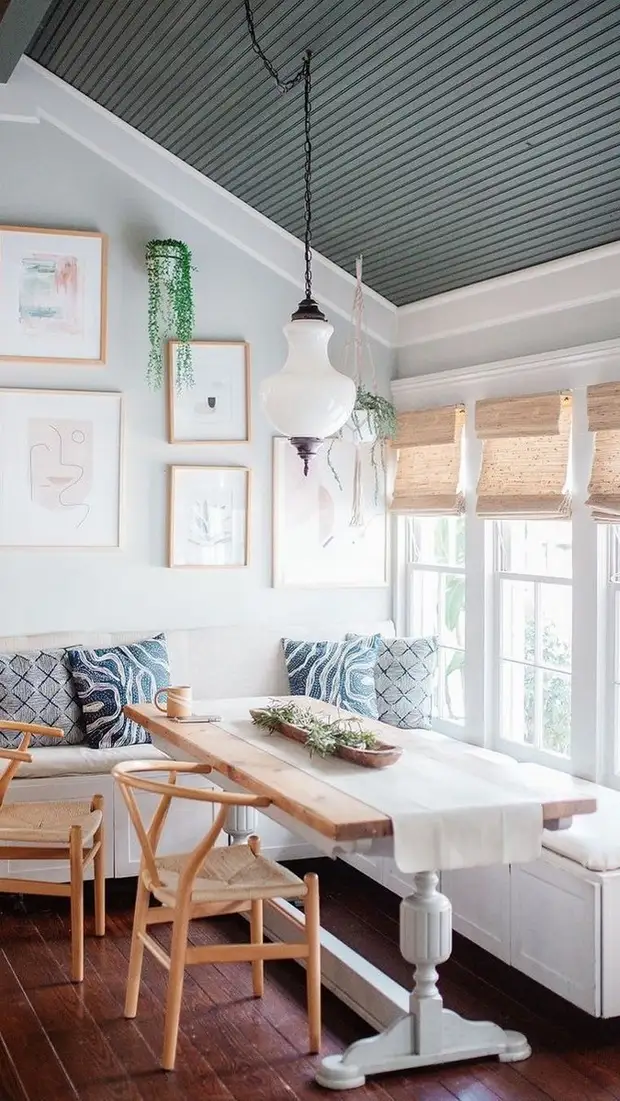 Привет из прошлого? 6 интерьеров со стильными кухонными уголками