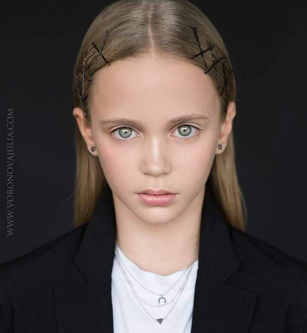 Заворожила Armani: за 12-летнюю школьницу из Красноярска борются мировые бренды