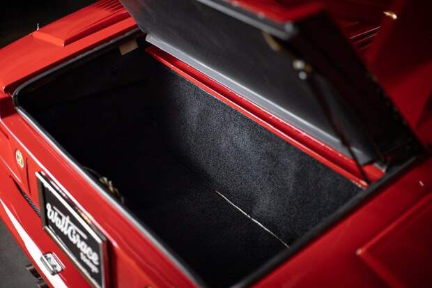 Редкий юбилейный Lamborghini Countach с минимальным пробегом