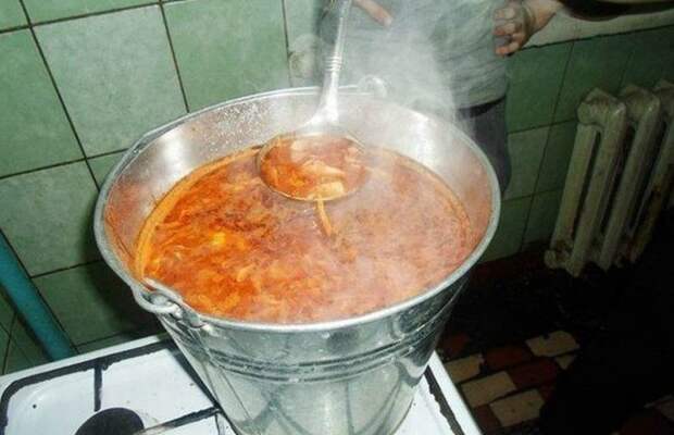 Кухня в общежитии - это место со своими традициями и порядками Кухня в общежитии - это место со своими традициями и порядками общежитие, прикол, студенты, юмор