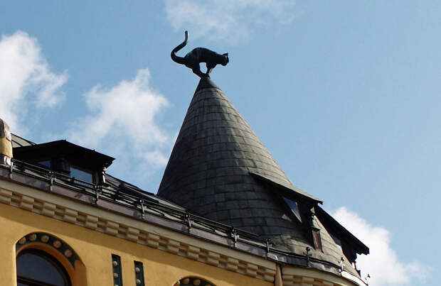 lori-0000500318-fullsize.jpg