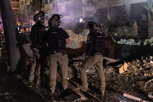 Иран ударил по Западному Иерусалиму и авиабазе США в ОАЭ