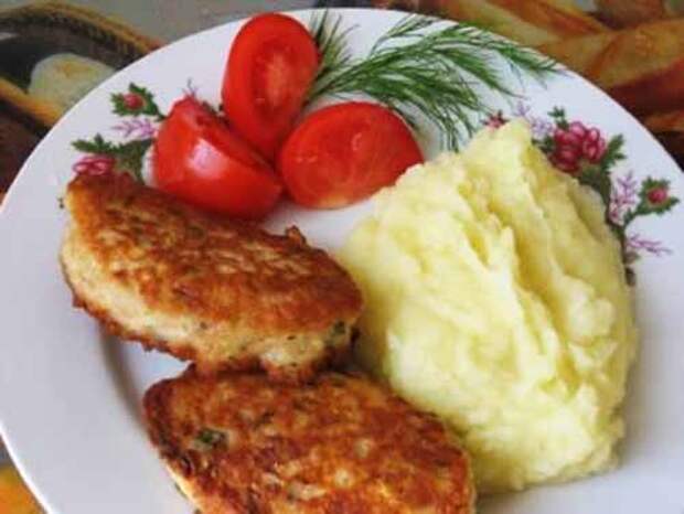 рыбные оладьи из консервов