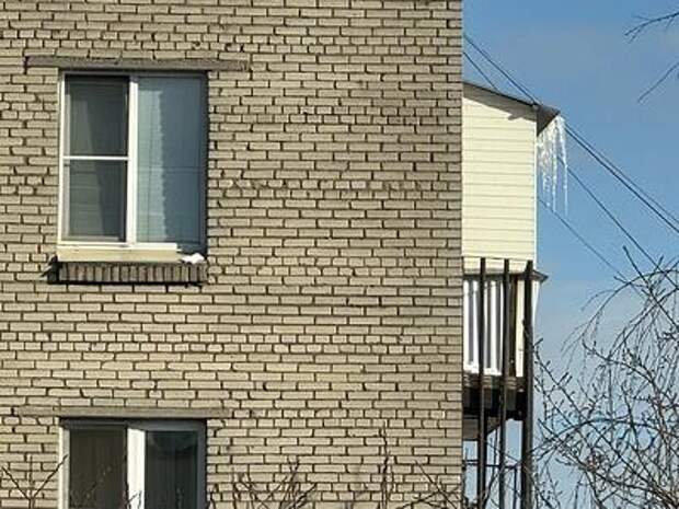 В Новороссийске на 8-летнего ребенка упала глыба льда, прокуратура начала проверку