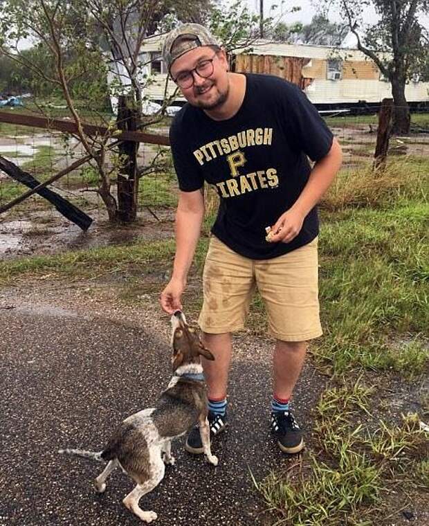 Картинки по запросу фото собаки спасенной во время урагана Харви