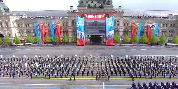 Неизвестные хакеры транслировали парад Победы в Москве на всех телеканалах Украины