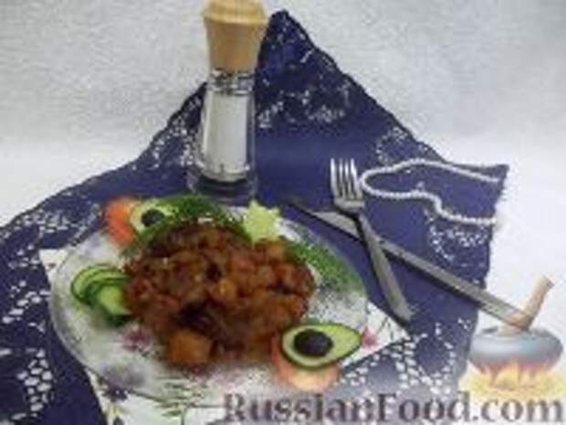 Фото к рецепту: Тушеное мясо с овощами и яблоками