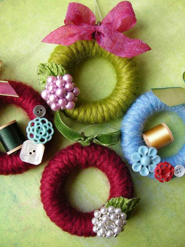 mini wreaths for the tree