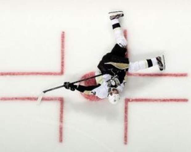 Ювелирный бросок Е.Малкина с центра площадки стал хитом НХЛ