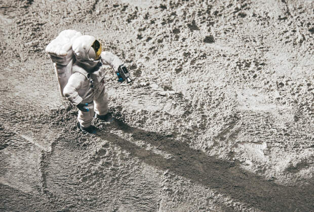 Росархив снял гриф секретности с документов о высадке на Луну