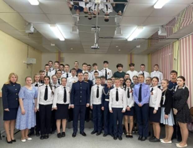 Сотрудники следственного управления провели для кадет урок мужества