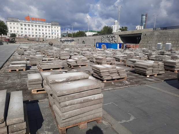 Плитку в Историческом сквере Екатеринбурга опять будут ремонтировать