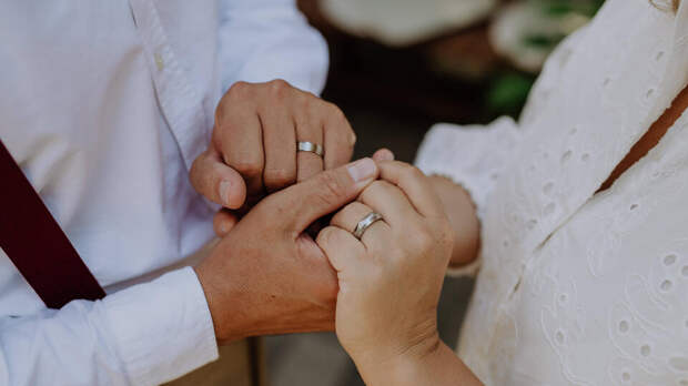 Муж и жена из Бразилии узнали, что они брат и сестра, через 20 лет отношений