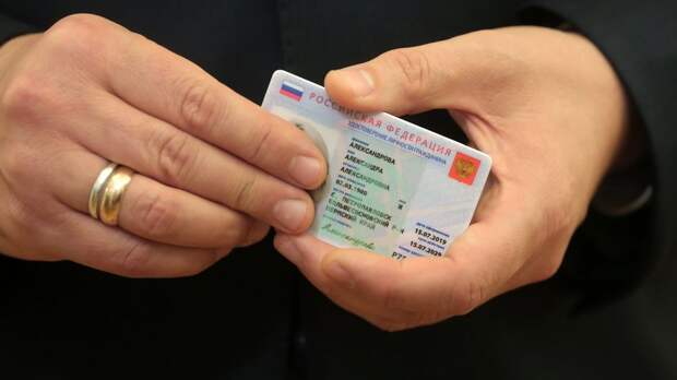 МВД: водителю нужно заранее заменить права, если они заканчиваются в Новый год