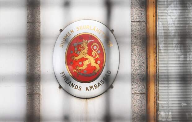 МИД вызвал посла Финляндии за сожженный флаг России