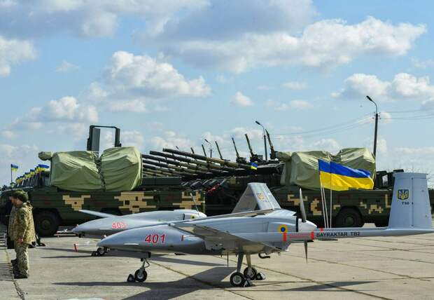Военно-политический казус: Украина начала открещиваться от применения БПЛА Bayraktar на Донбассе