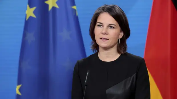 Глава МИД ФРГ Бербок: Берлин обсуждает с Москвой создание гумкоридоров в Мариуполе