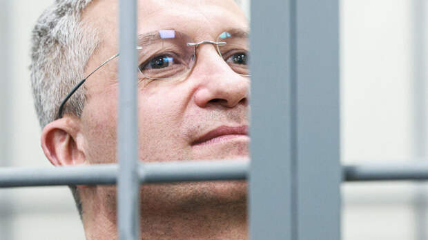 С экс-замминистра обороны Иванова требуют взыскать почти четыре миллиарда рублей