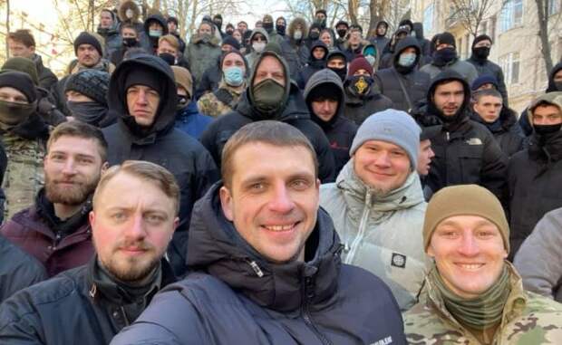 После запрета телеканалов неонацисты записали ЗЕ в «фюреры»