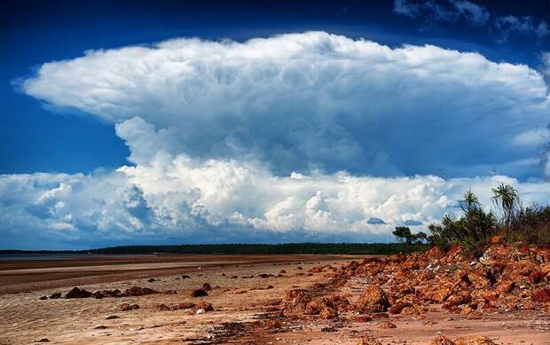 2. Грозовое облако не перестает каждый день появляться над островом в Австралии в мире, загадки, интересно, исторические события, история, странные вещи, тайны, факты