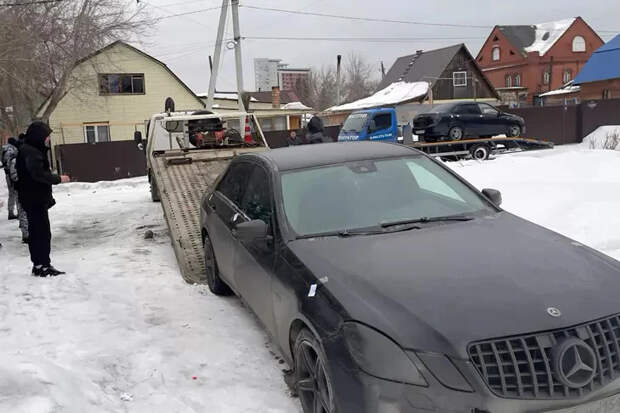 Жилой квартал злостных нарушителей ПДД накрыли судебные приставы в Новосибирске