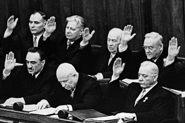 Единогласное голосование на Пленуме ЦК КПСС за отставку Н. Хрущева. 14 октября 1964 г. история, события, фото