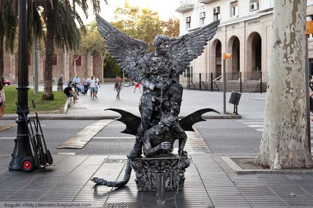 Барселона, статуи, бульвар