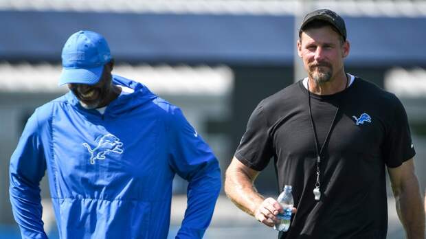 Brad Holems celebrates Lions win with fans in Kansas City
