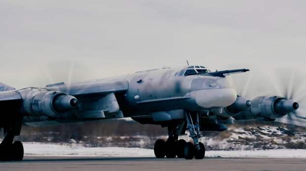 Ту-95МС выполнили полет над водами Баренцева и Норвежского морей