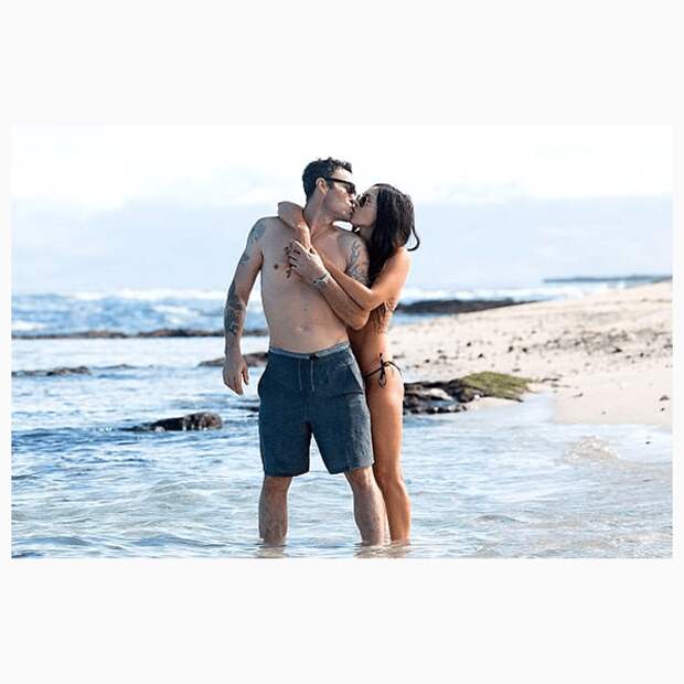 Megan Fox and Brian Austin Green 2 Меган Фокс показала стройную фигуру в купальнике