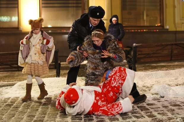 «SOS, Дед Мороз или Всё сбудется!»: Даже не «Ёлки» «SOS, Дед Мороз или Всё сбудется!»: Даже не «Ёлки»