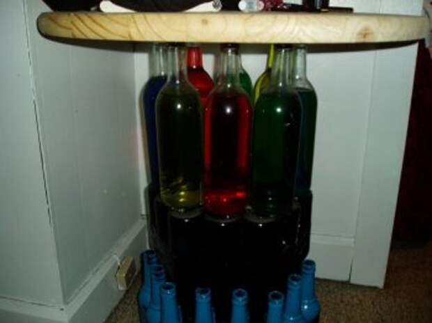 Барный столик из пивных бутылок