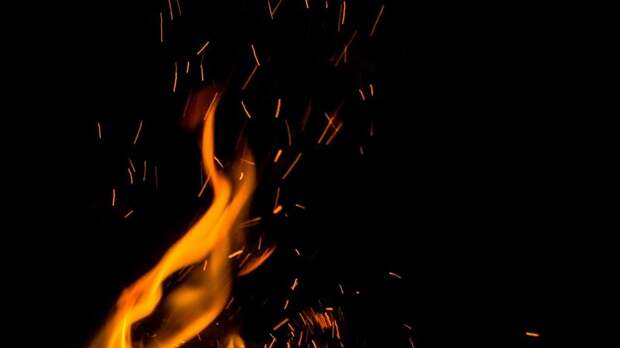 В Сестрорецке ночью сгорел дом с мансардой