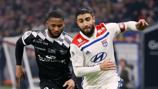 «Лион» нанёс поражение «Генгаму» в матче чемпионата Франции по футболу