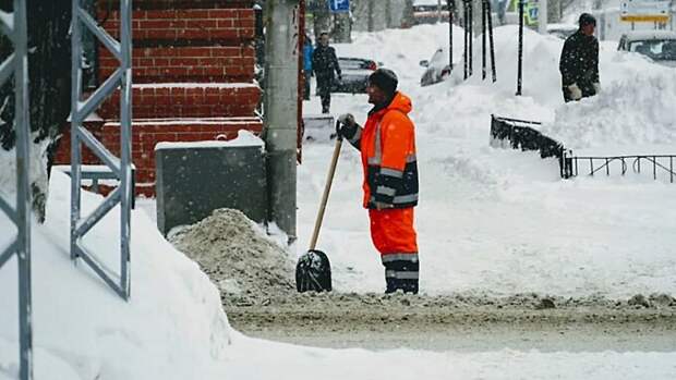 Штрафы до 300 тыс. рублей грозят управляющим компаниям за неубранный снег и сосульки