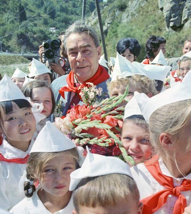 Леонид Ильич Брежнев на отдыхе и не только