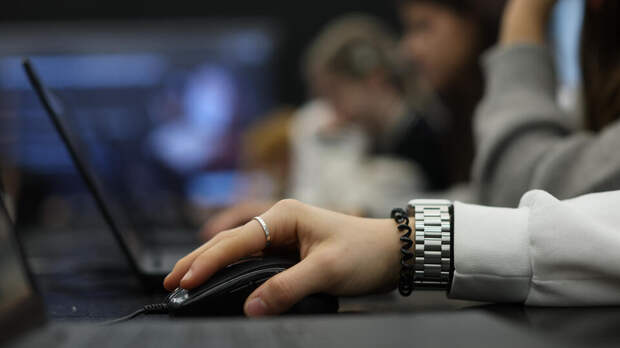 CNN: американцы устали от ИИ и бегут от гаджетов обратно в реальность