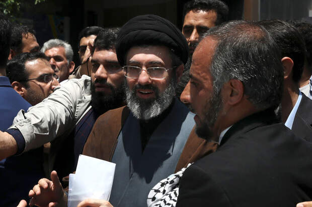 Посол Ирана: Моджтаба Хаменеи подходит на роль лидера Ирана, и по здоровью тоже