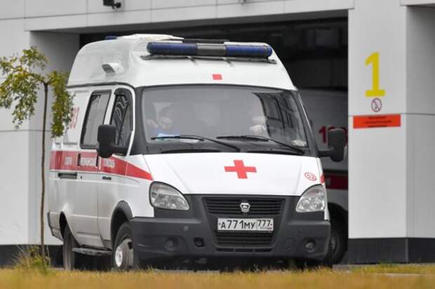 Житель Беломорской после падения в сугроб с 18-го этажа попал в реанимацию