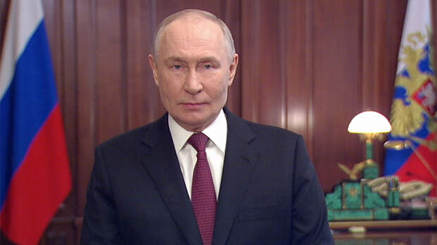 Путин поздравил россиян с 23 февраля и заявил о приоритетности развития ядерной триады