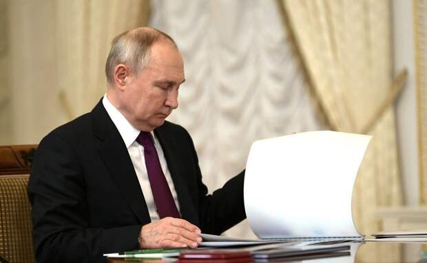 Путин призвал Думу в эту сессию принять закон о индексации пенсий работающим пенсионерам по предложению Беглова