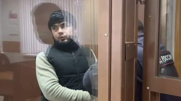 Теперь вместо праздничных застолий его ждет строгач. Приезжий до последнего момента не верил, что его деятельность может привести в аквариум