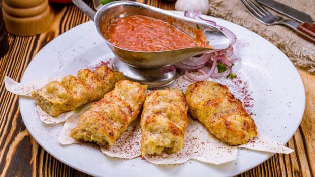 Вместо пирожков, на которые уходит уйма времени: сытные творожные палочки с ветчиной и сыром за 30 минут