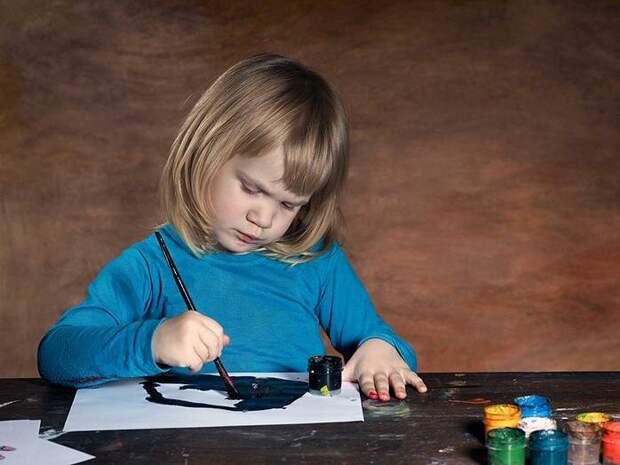 Ребенок рисует черным цветом: когда это норма, а когда бить тревогу