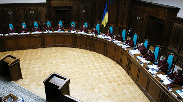 Назначение с намеком. Зеленский нашел кнут для Конституционного суда Украины