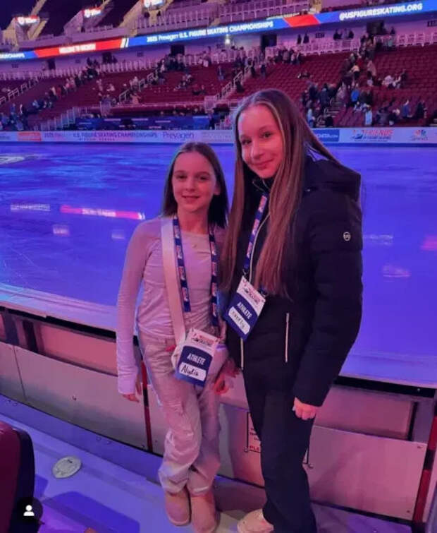 Сёстры Эверли и Элидия Ливингстон/Фото: ice_skating_sister/Instagram*